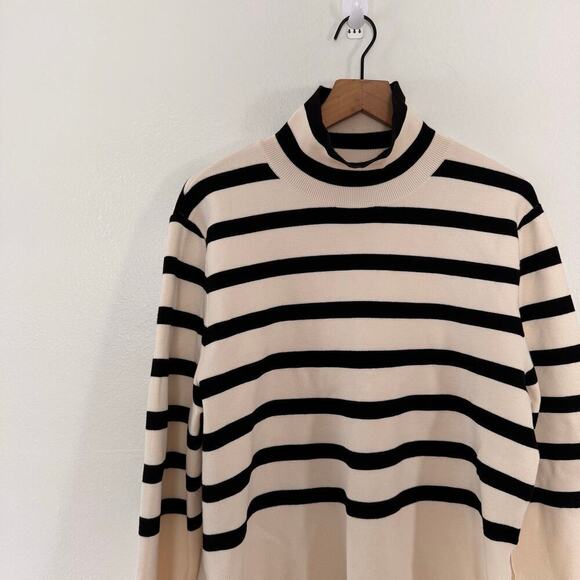 H&M Women's Black Cream Stripe Turtleneck Size Medium M - Picture 3 of 3